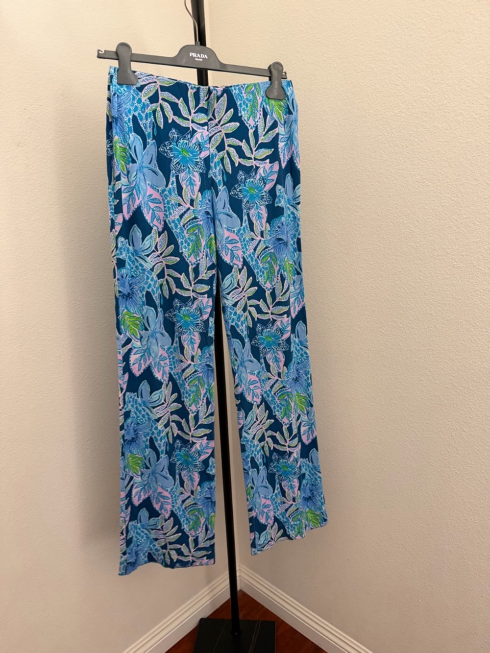 Lilly Pulitzer Blue and Pink Georgia palazzo Tropical Print Top & pants - Picture 6 of 7